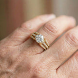 Luxury Ring Inlaid Shiny Zirconia Ring